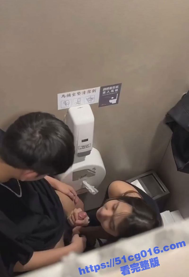 纯情小妹失恋去酒吧买相关图片