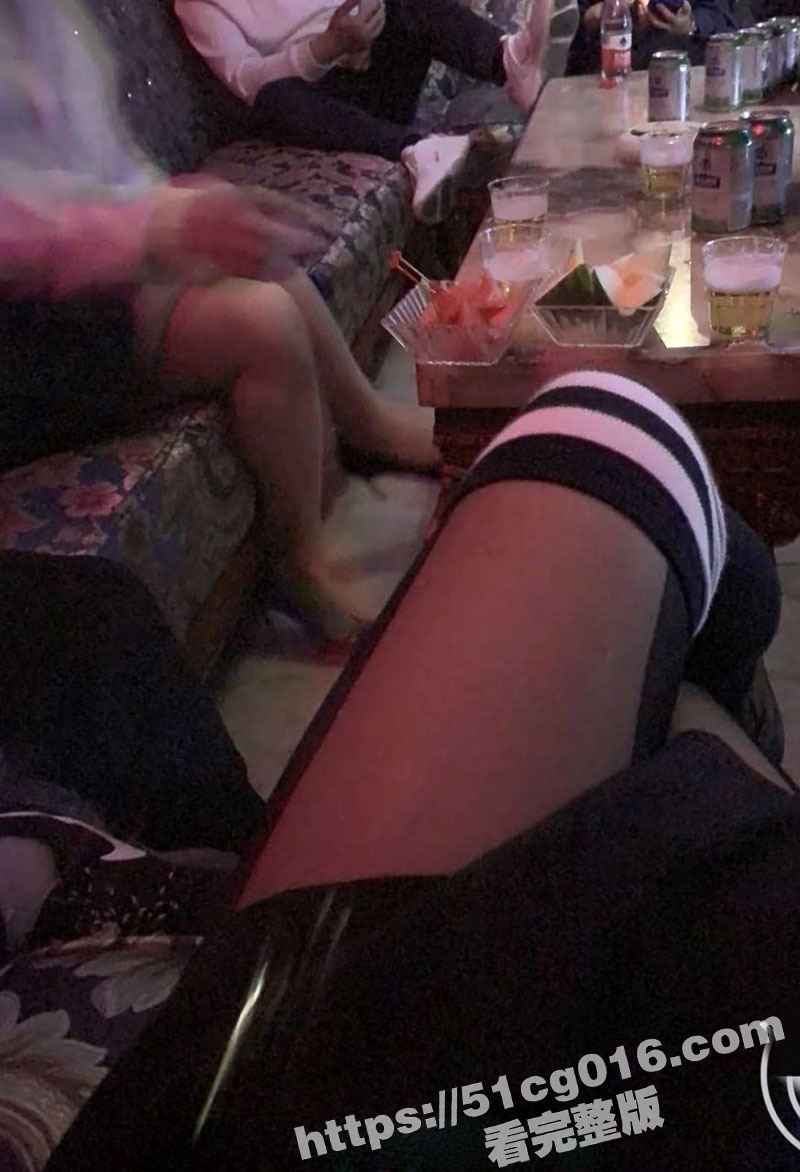 夜场KTV内女孩的真相关图片