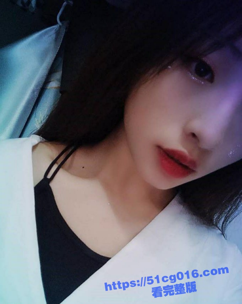 清纯小妹为了还房贷下相关图片