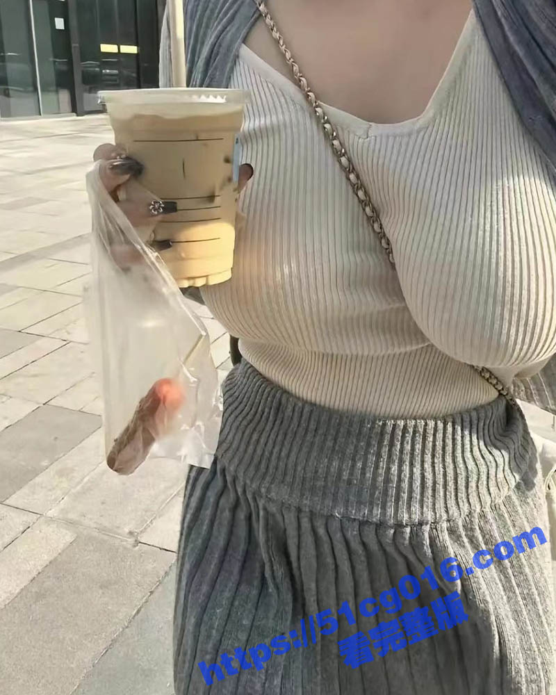 有舌钉大学巨乳母狗被相关图片