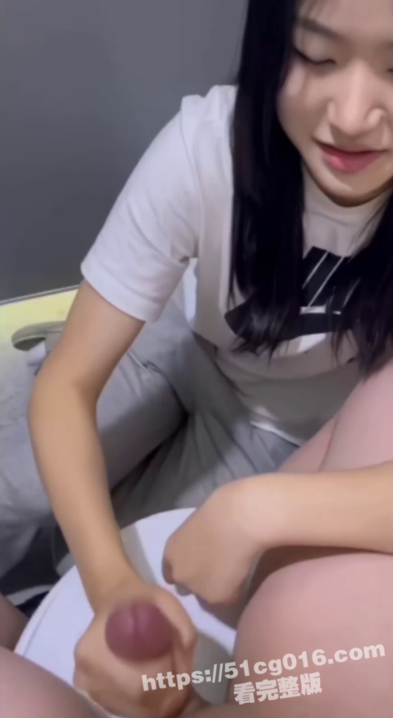 宝藏级单纯学生妹 这个真是太顶了 娇羞的模样一定比做爱更爽！