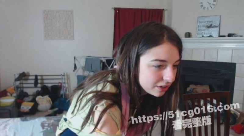 女朋友不听话怎么办 看看国外小哥怎么安慰女朋友 飞起来一个大比兜就好了！