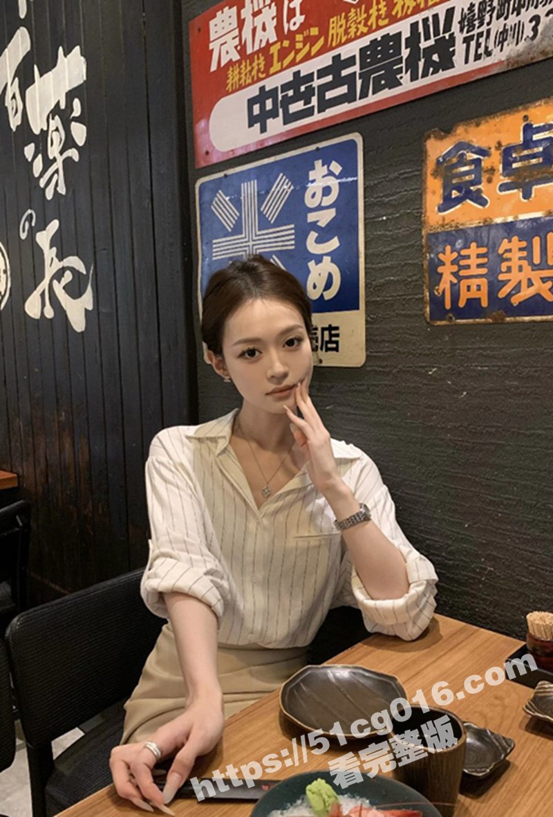 约炮颜值反差美女学生妹 带她吃完饭 逛完商场 回酒店该好好满足我了 吃完烧鸟吃大屌