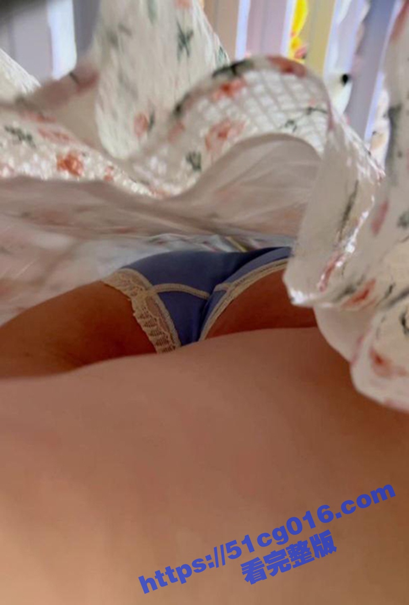 大神偷拍抄底美女裙底相关图片