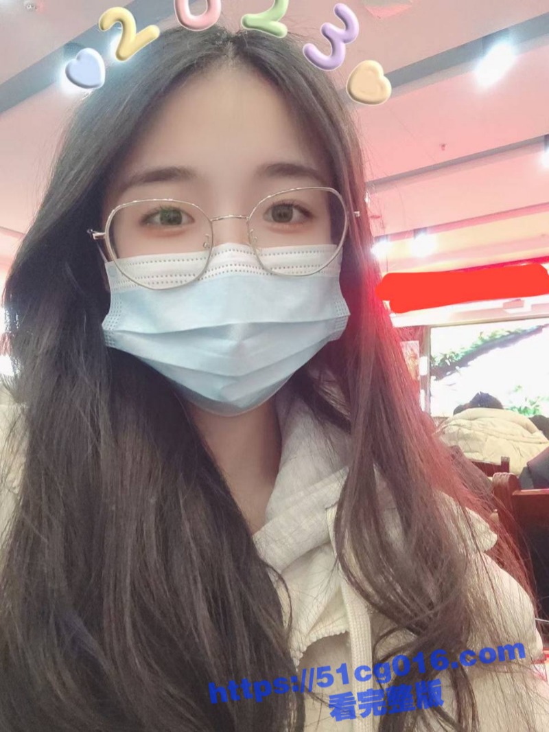这就是18岁的肉体吗？广东大学生嫩妹初次下海网调 粉嫩肥逼好诱人 这脸蛋谁看谁迷糊！