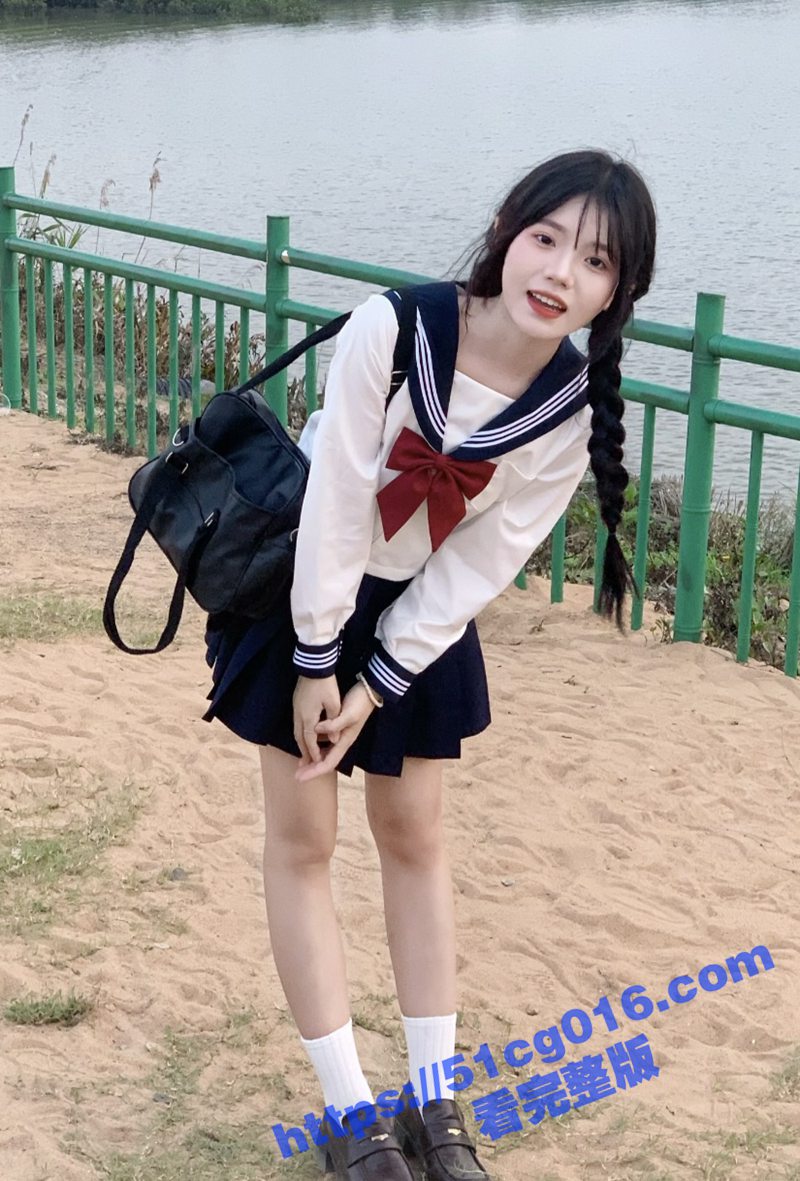 江苏昆山清纯恋父癖厂妹 给经理大叔舔脚啪啪 超嫩无毛白虎美鲍一线天 无套抽插看着都紧！