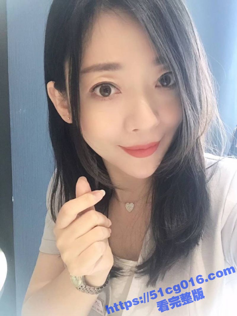 长的有点像柳岩的美丽少妇网上约炮 结果线下喝的糜烂 被带到酒店躺在床上任人操