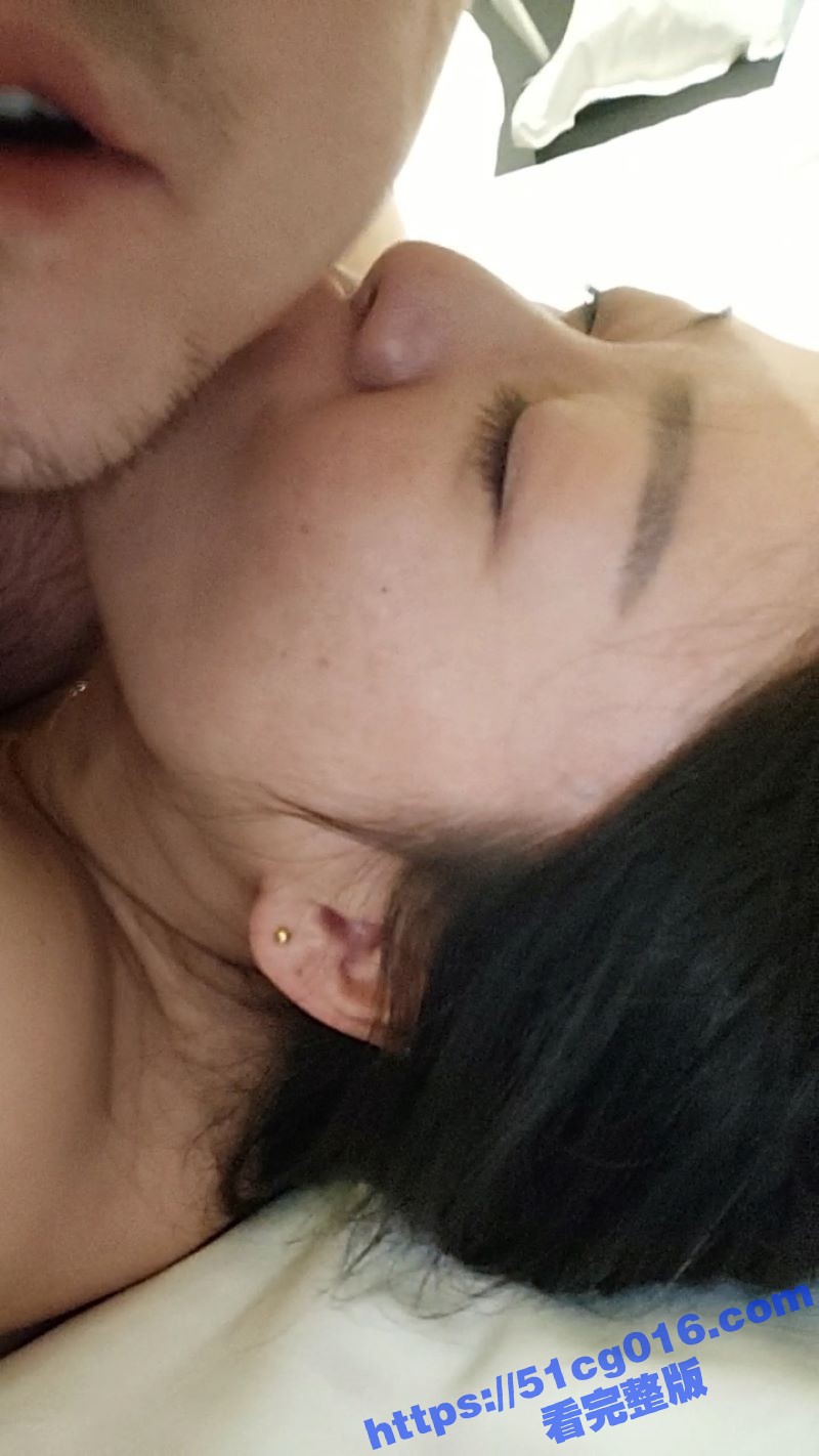 长的有点像柳岩的美丽相关图片