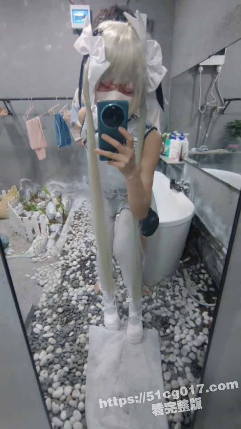 今天就用这个了！原创洛丽塔博主 软软兔 洗手间被爆操喷尿 梦寐以求的淫荡小女友！
