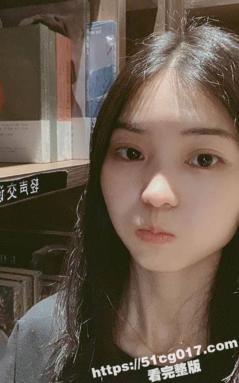 重庆反差婊郭梦恬 身材一流的长腿美女 但却是个大黑逼 这得让多少人操过 才能变成这样啊