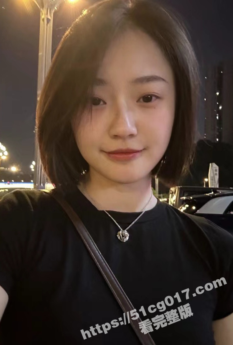 网友分享极品炮架女友 前凸后翘颜值高 无套抽插非常耐操 这叫床声听着让人欲罢不能！