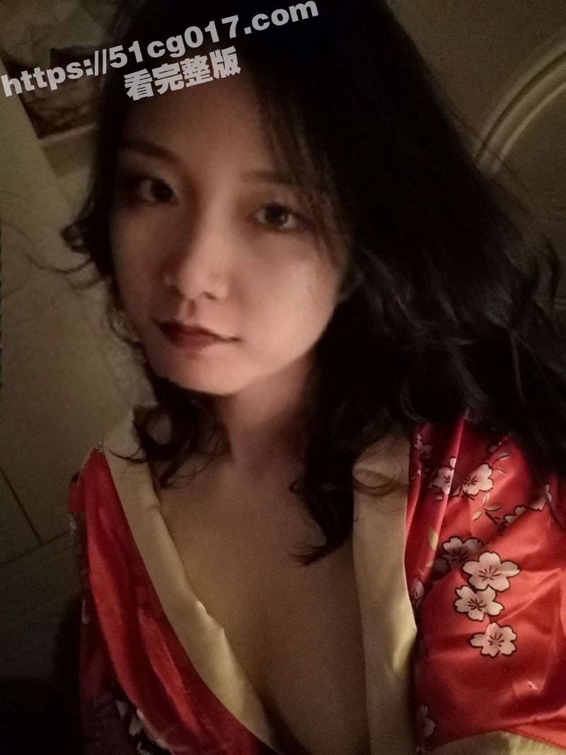高颜值美女发淫照给异地恋男友打飞机 却被男友曝光出来 完美的身材在镜头前面摆弄着身姿 反差感拉满