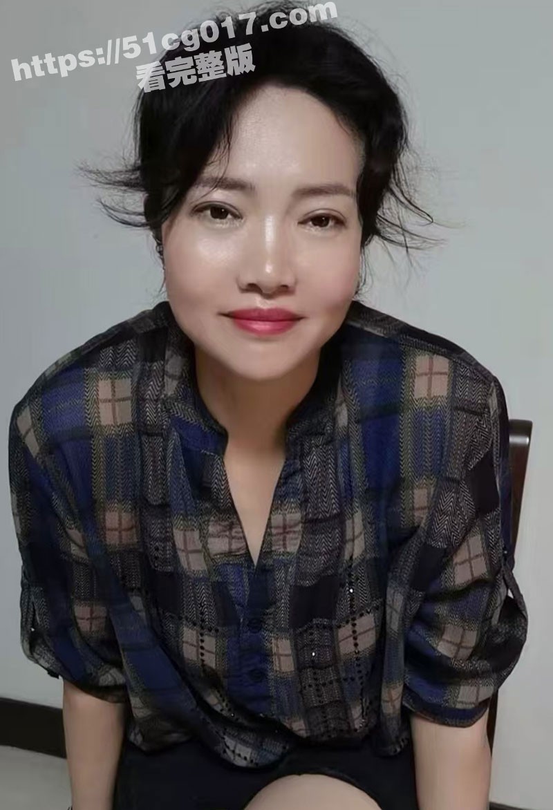 海角社区母子乱伦大神 披风少年爱老妈 巨乳妈妈勾引青春期儿子 清晨直接和老妈晨炮 捅屁眼爆菊花真带劲！