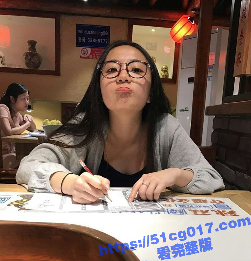 贵州极品美人妻石慧 高颜值性感少妇 被绿帽老公泄密曝光 有骚货老婆 就应该拿出来分享