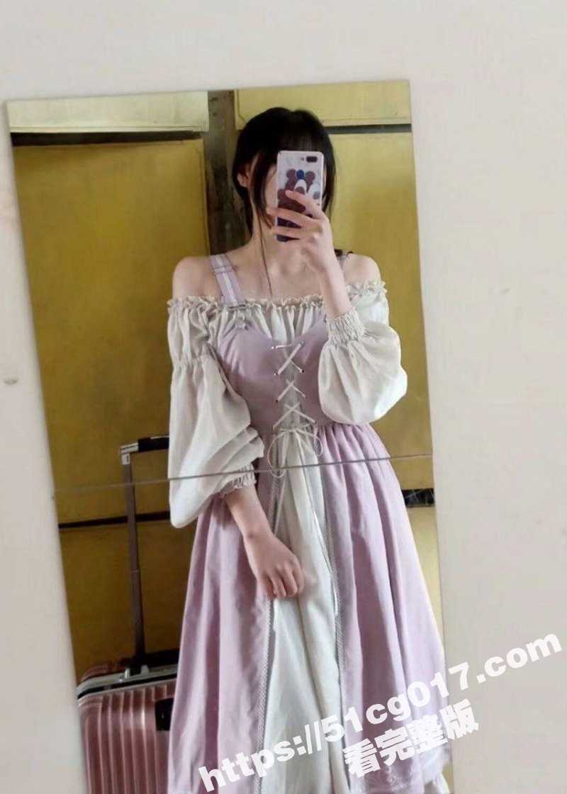 天津清纯小学妹被曝出给金主爸爸的私拍 极品嫩妹怼镜自慰 透过镜头诠释清纯与淫荡的炸裂反差！