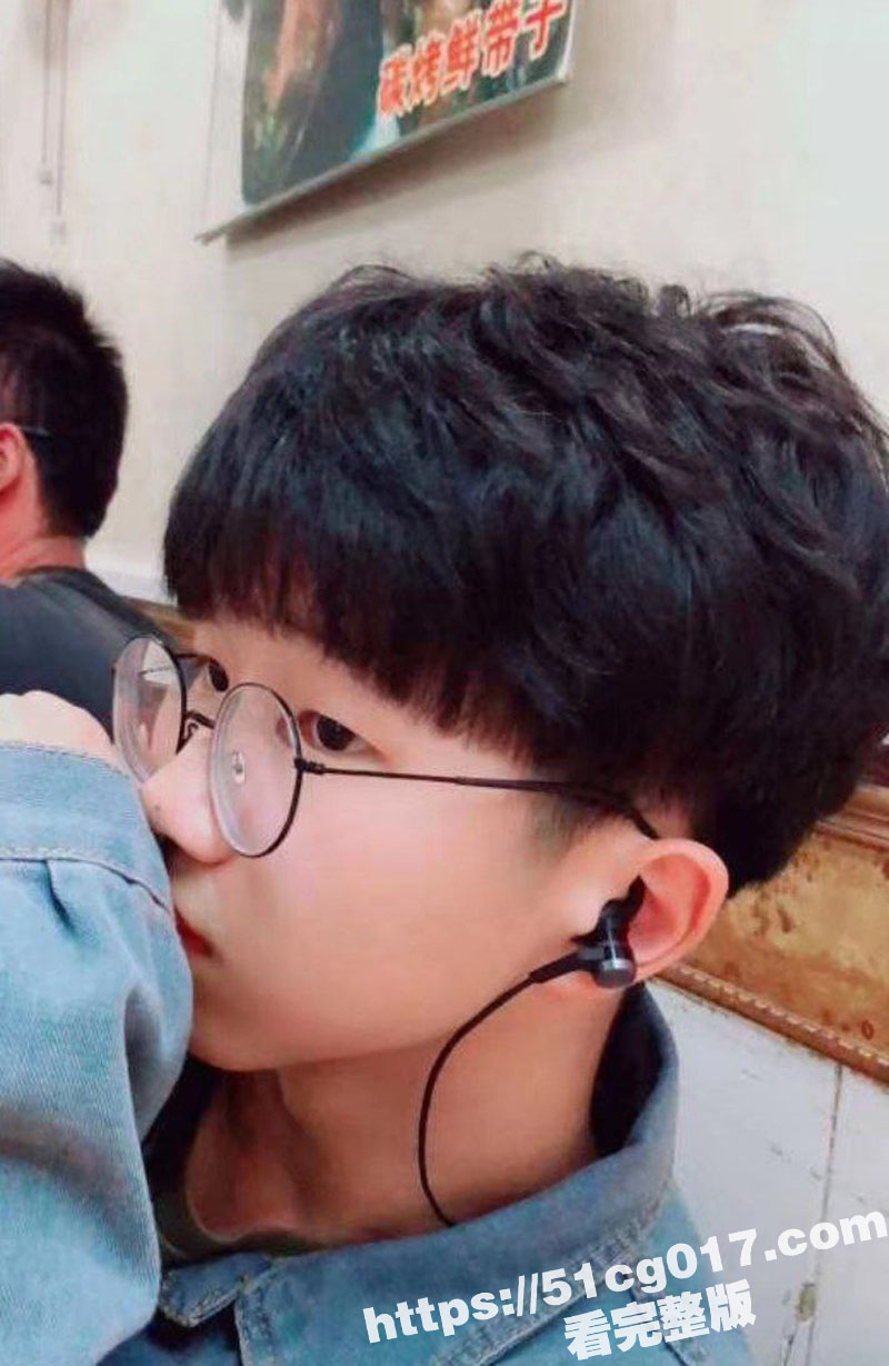 安徽职业技术学院李昕志 堪称校园炮王 勾引少女同学和少妇 不过这鸡巴的确不小 本钱确实够大啊