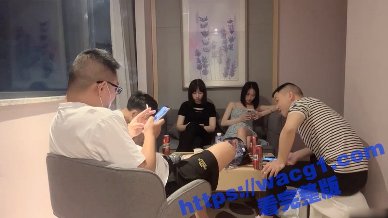 换妻节目刚结束这边乱交又开始了 三男两女淫荡派对 前后夹击浪叫不停！两个妹子骚逼今晚被精液灌满了