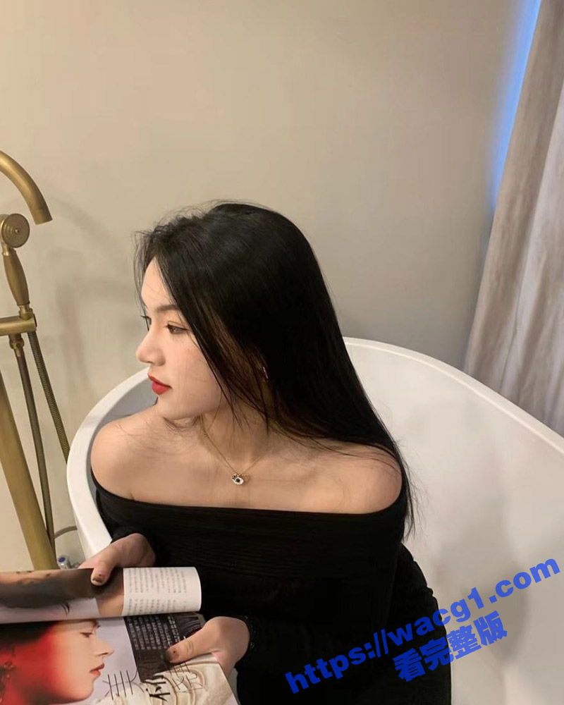 南京师范大学贫乳学生妹 李卿若 身材高挑 颜值也是一等一 跟学长约炮爱爱 穿着丁字裤女上位疯狂榨汁