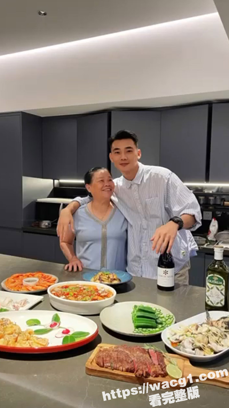 帅哥傍富婆 直接走上相关图片