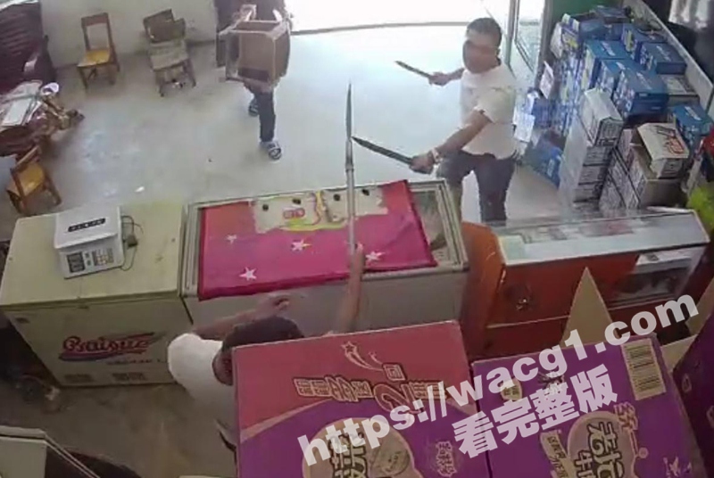 广西两男子邻里矛盾拔相关图片