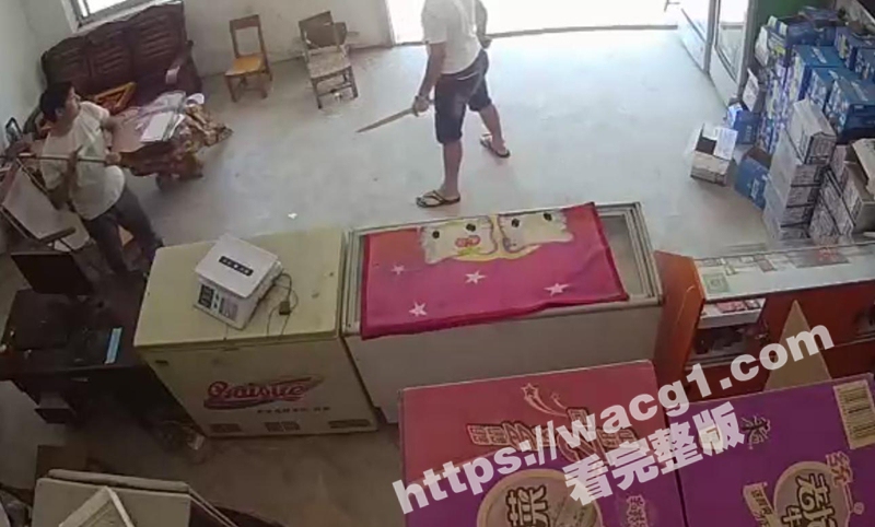 广西两男子邻里矛盾拔相关图片