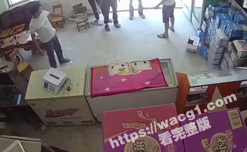 广西两男子邻里矛盾拔相关图片