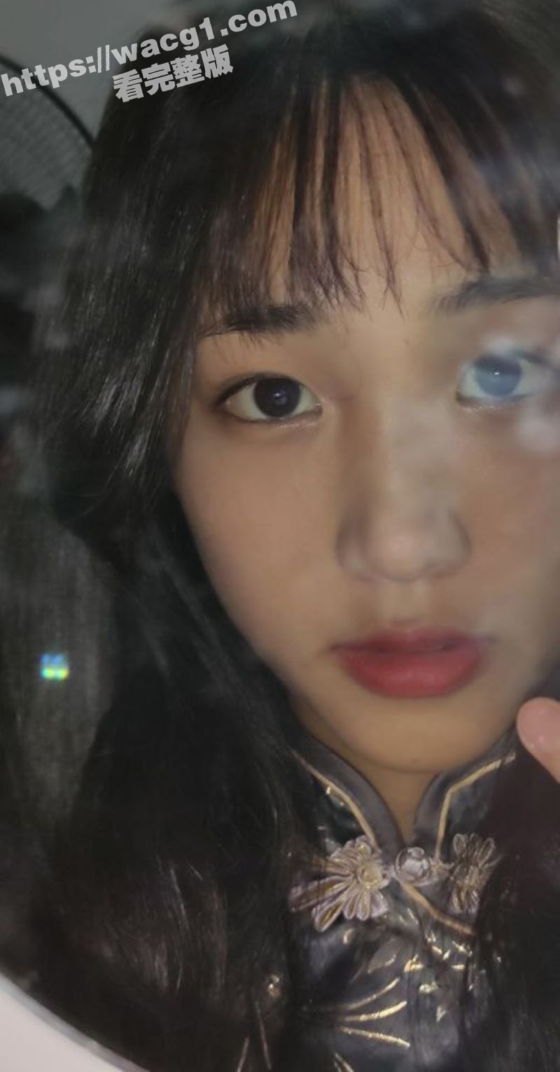 百度云泄密 冒充网红经纪人忽悠一急需用钱的嫩妹脱光面试看是不是处女 很好奇是怎么忽悠到让其掰开小穴！