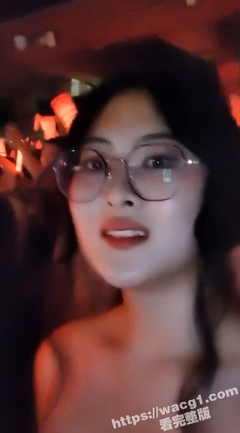 我不是很懂唱歌 这个妹子唱的怎么样啊 感觉气势还是非常足的 建议声音调小点