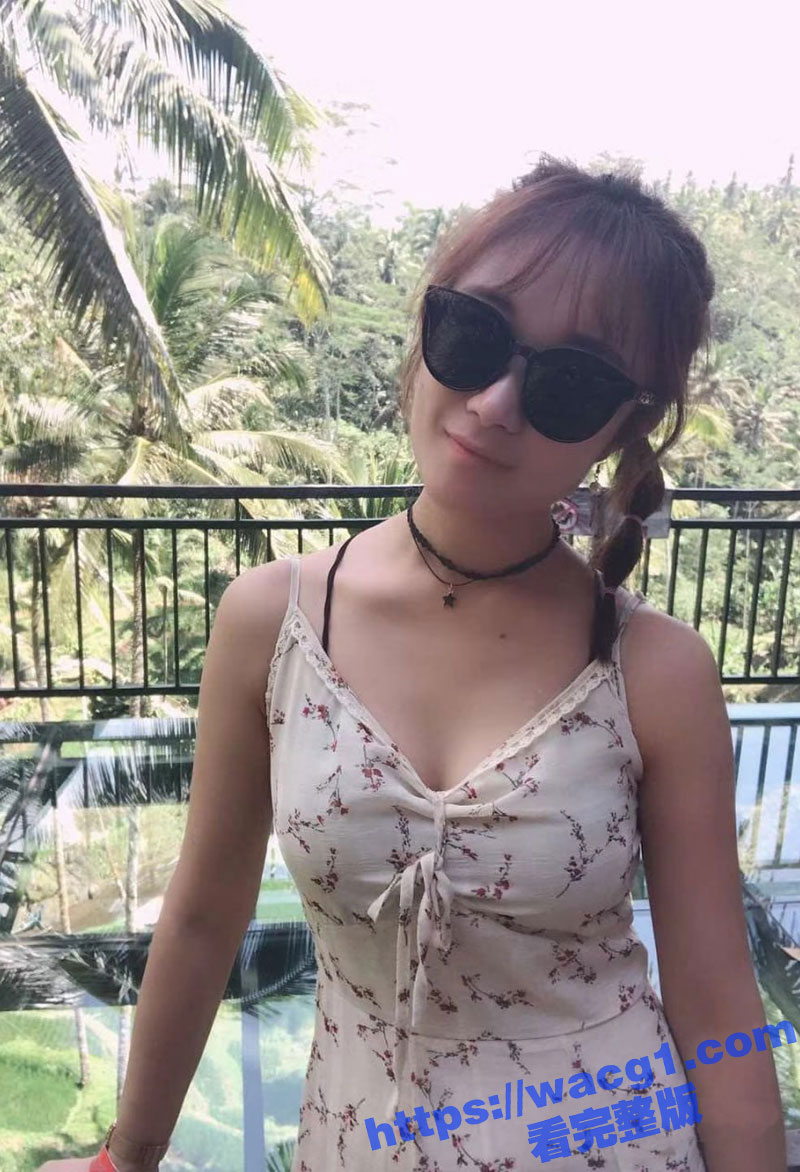 南宁新婚小少妇 韩灵雪 刚结婚不久老公就长期出差 寂寞难耐的她掰着嫩穴拍视频到处勾搭网友进行裸聊！