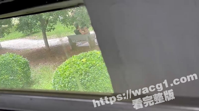 这样的男人留着有何用 情人节不去开房 公园长椅上打野战 是因为野战更刺激吗？