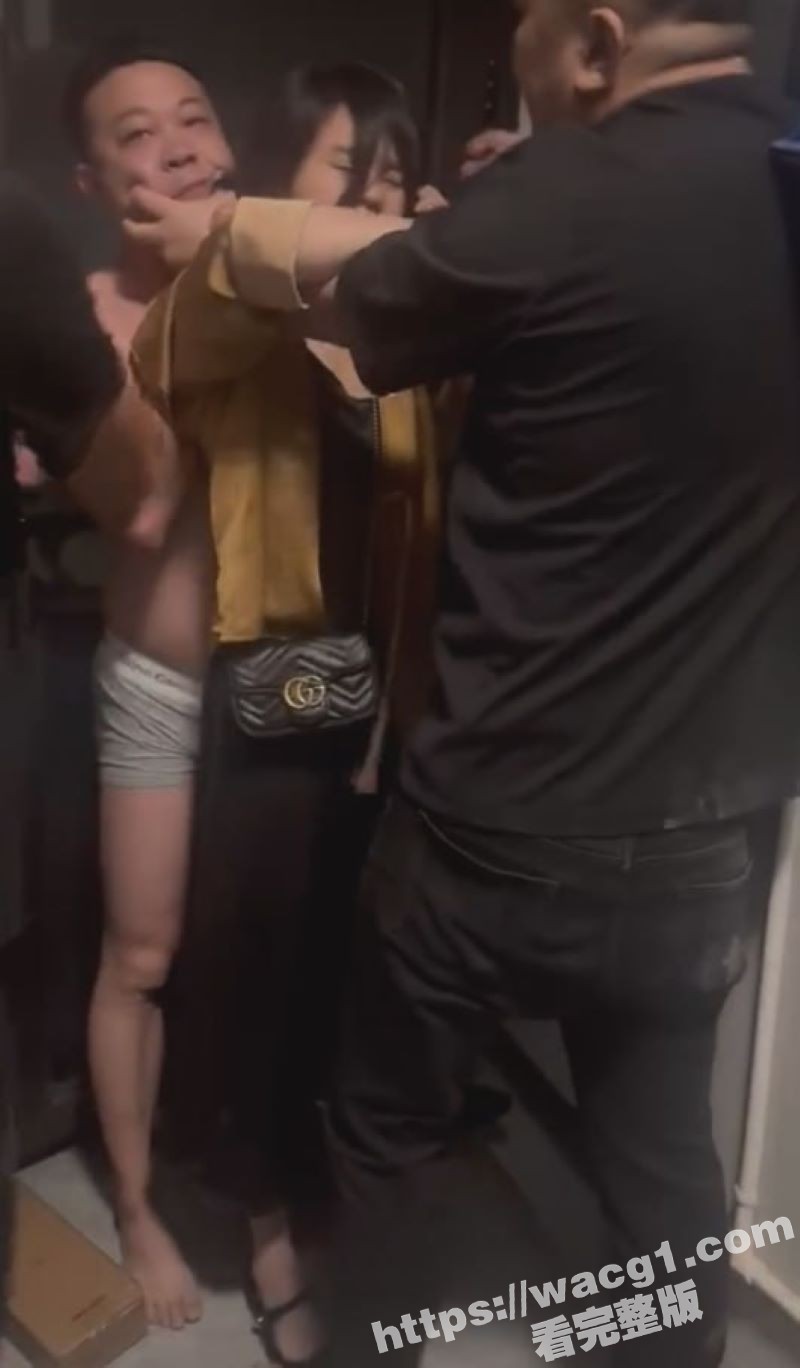 七夕情人节抓奸大赛开始了 浙江台州三门上翻村 妻子力护男小三与老公疯狂拉扯