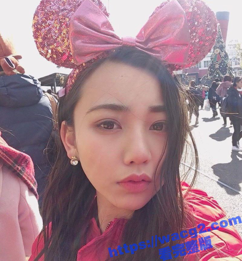 颜值超高的清纯大奶小相关图片