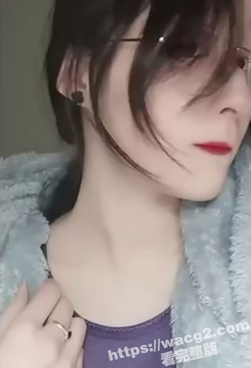 火爆全网的 黑桃Q女友 竟然是浙江传媒大学毕业的反差校花！在小穴上面纹个黑桃Q 在外网专门勾引黑人爹裸聊！