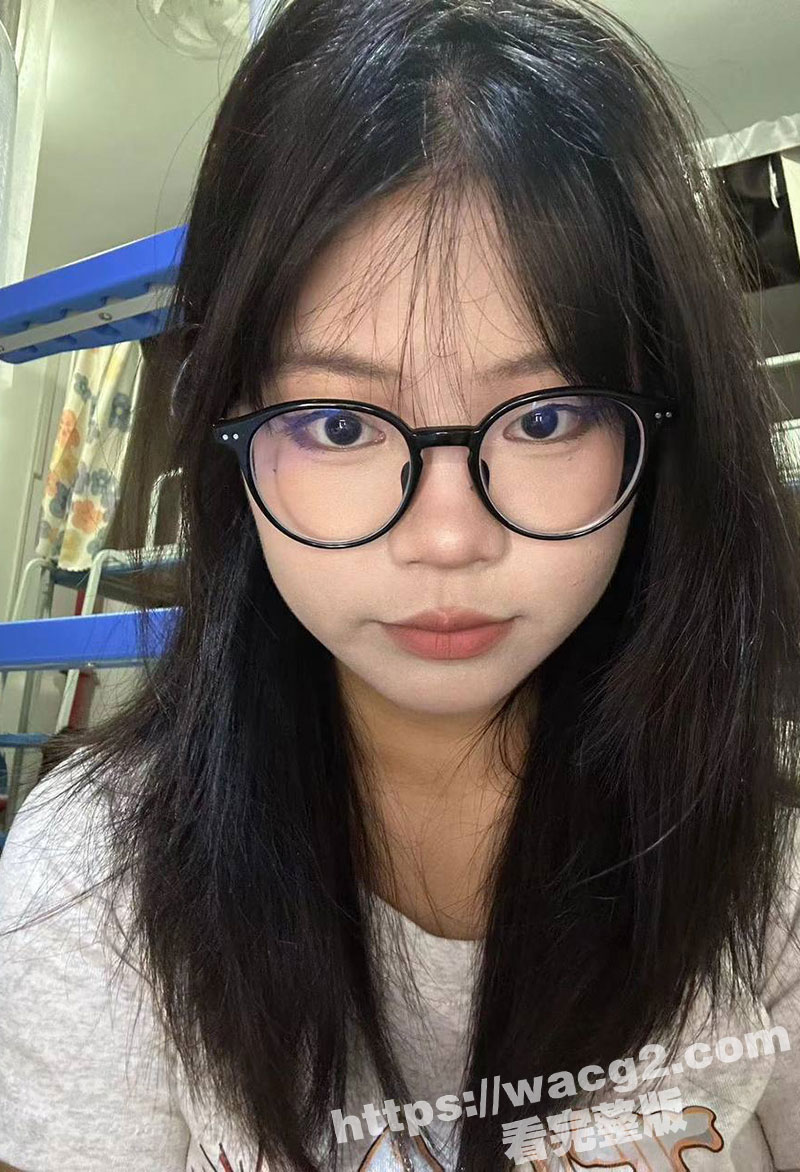 广西贵港职业学院反差女大学生 在宿舍和商场的卫生间内脱衣进行全裸自拍视频！疑似是为了主人的任务！