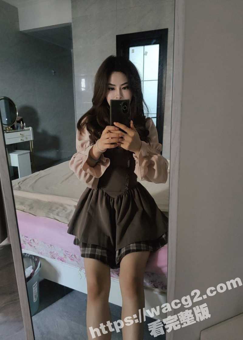 晋江万达露脸眼镜御姐相关图片