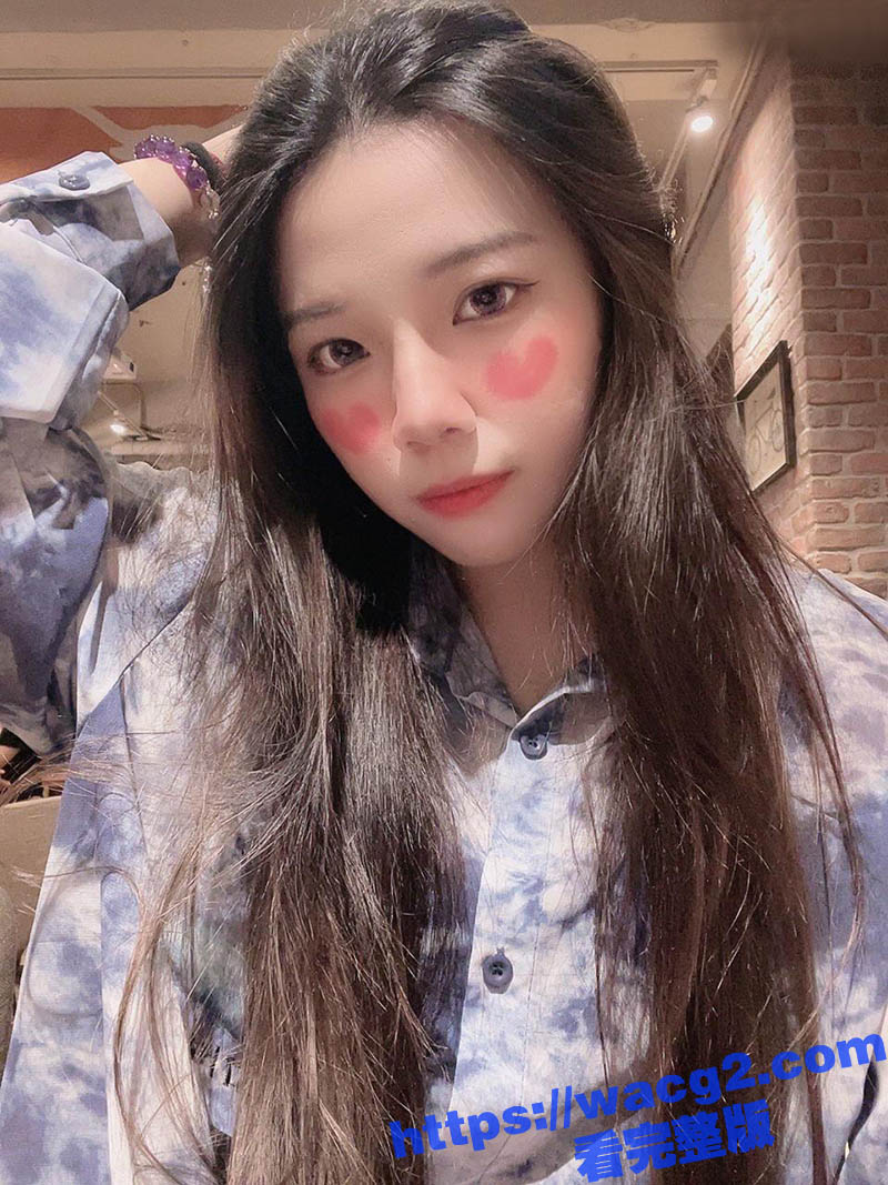 刚上大二高颜值美女 被闺蜜嫉妒 偷偷将其和男友之间的 私密视频曝光 女孩交友还是要谨慎啊