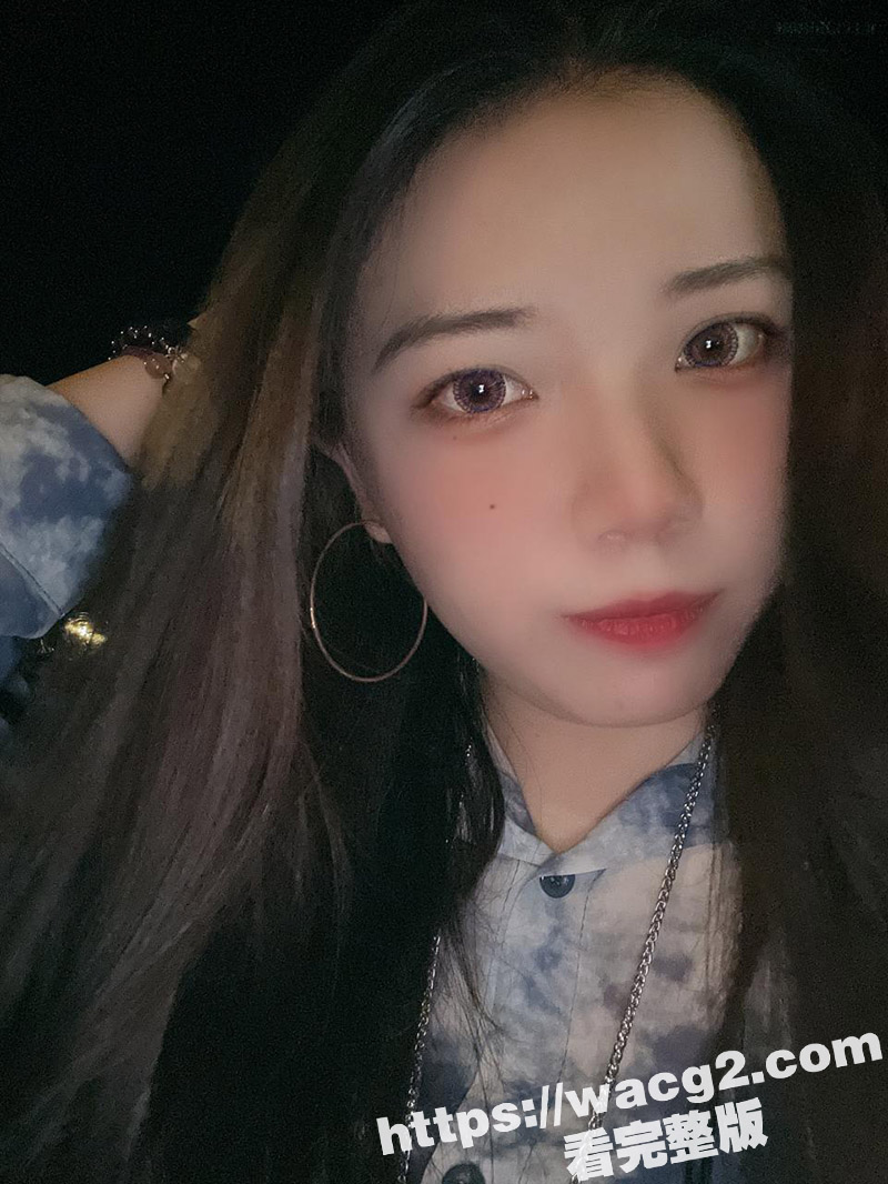 刚上大二高颜值美女 相关图片