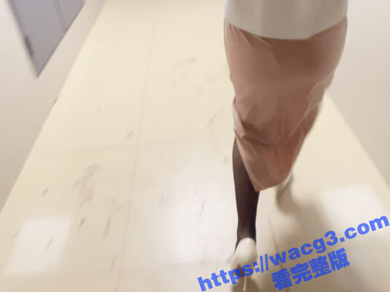 绿帽老公把老婆送到他人床上操 分开房间交换伴侣 才能看到女人真实一面 这火热剧情谁看谁迷糊！