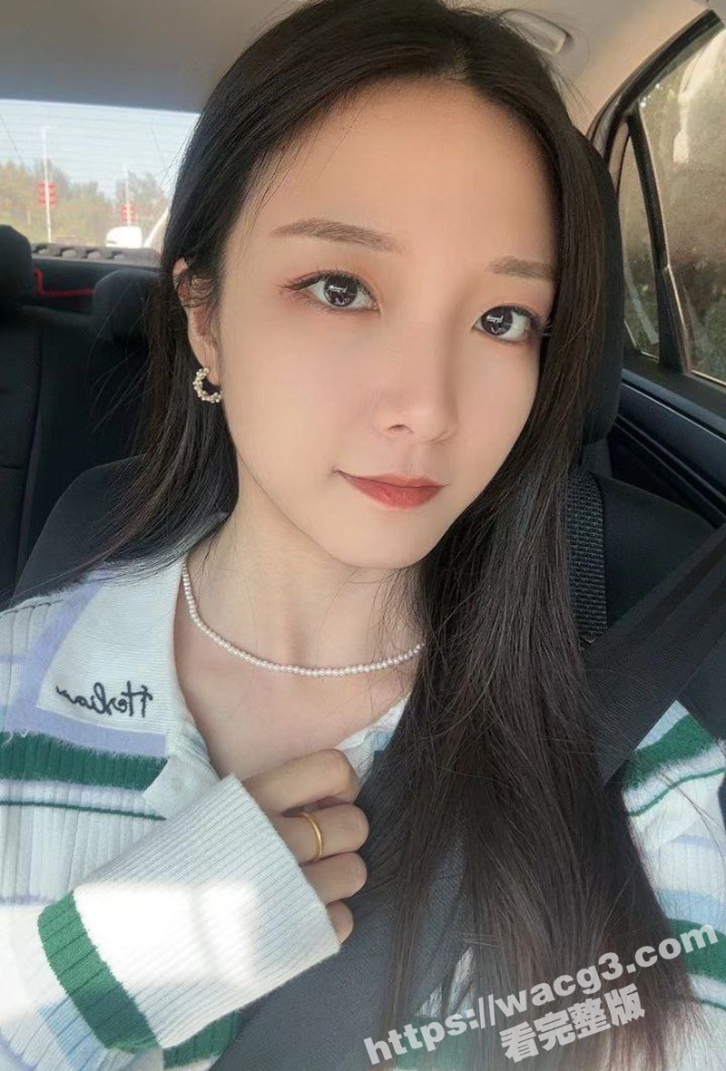 南京热心瓜友投稿 漂亮女友买的新款女仆装 搔首弄姿酥胸半露诱惑 美女共赏！