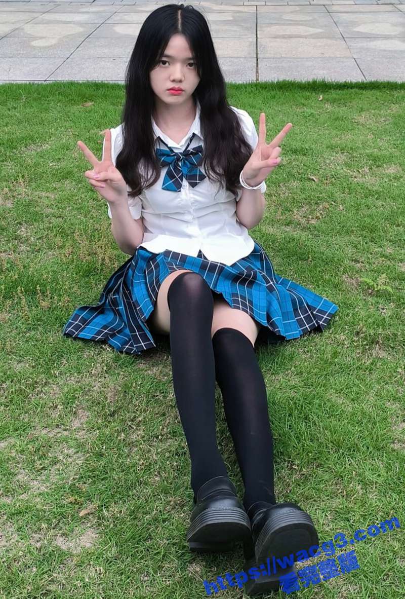 约拍超嫩JK学生妹 拍完写真后带回家 半推半就强上 操作有风险请勿模仿！！