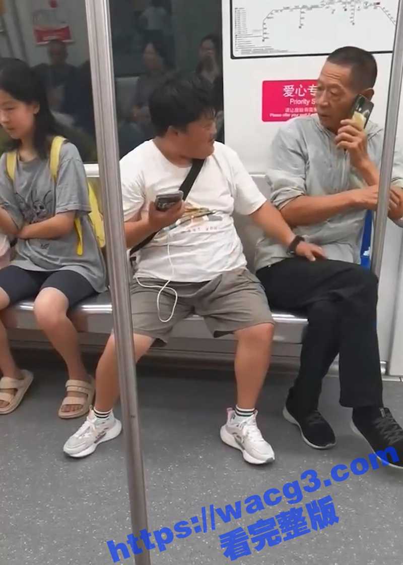 杭州地铁 兜齿男猥亵相关图片