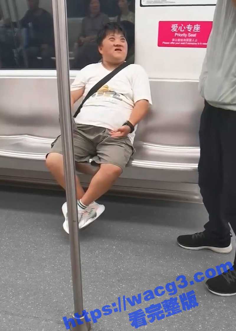 杭州地铁 兜齿男猥亵相关图片