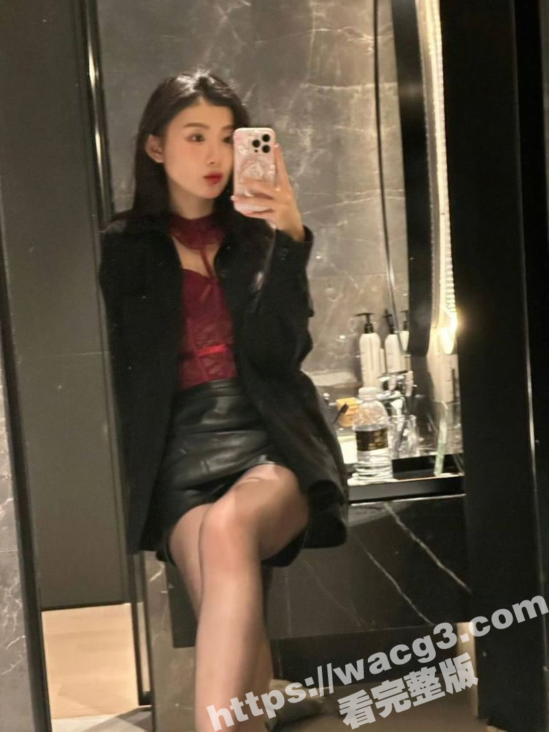 真实换妻 绿帽奴老公BUFF叠满 把自己老婆拱手相让不求回报 自己在旁打飞机
