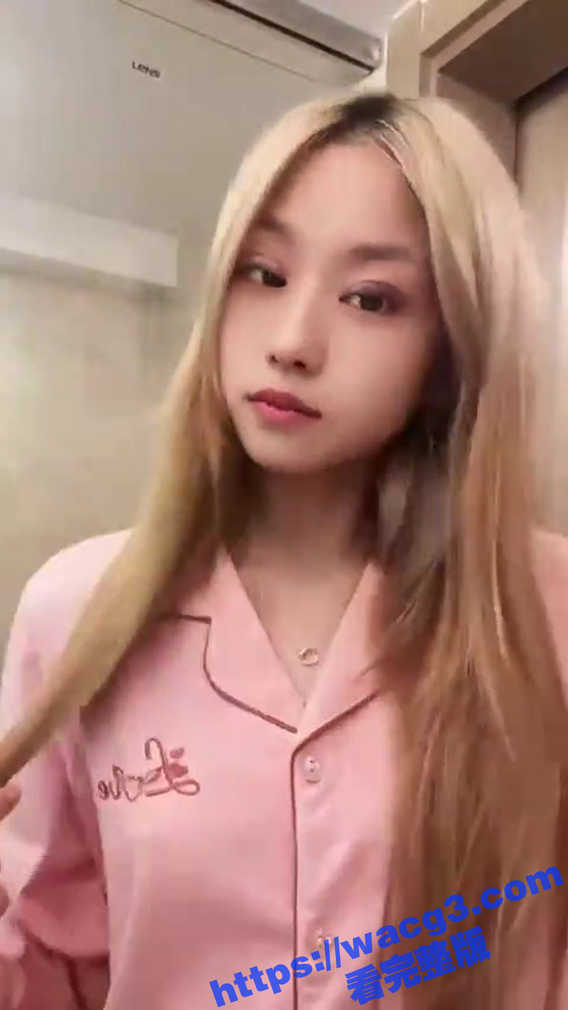 推特刚满18岁的嫩妹相关图片