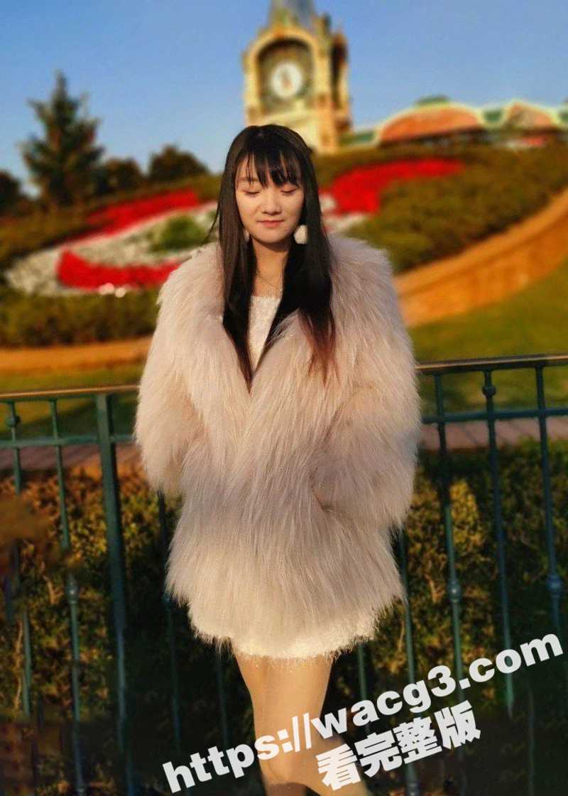 浙江极品正妹 李蕊 户外露骚穴 大尺度性爱私拍 口交深喉主动乘骑摇摆 床上功夫相当了得！