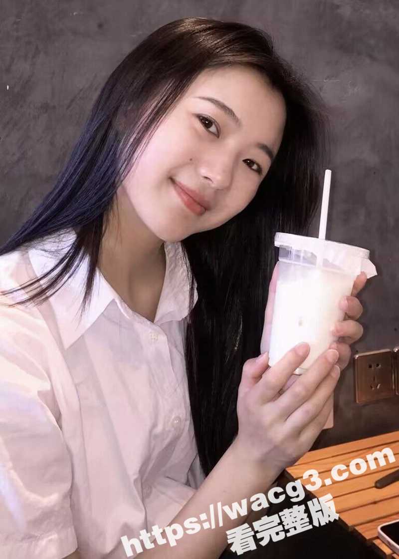 高颜值成都清纯妹子 柳曼 被一杯秋天里的第一杯奶茶感动 主动自慰给哥哥看 粉红小穴超嫩 一看就没被开发过！
