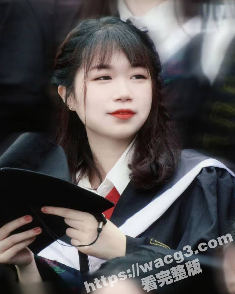 湖北华中科技大学眼镜学霸 张菲琪 沦为性交母狗 一嘴同吃双屌 被掐奶虐到嚎啕大哭 看着真是可怜