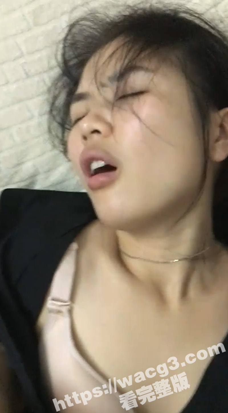 福建建阳一中美女老师 叶琪 分手后被前男友曝光 在床上被无套抽插 光看表情就知道她被操得有多爽了