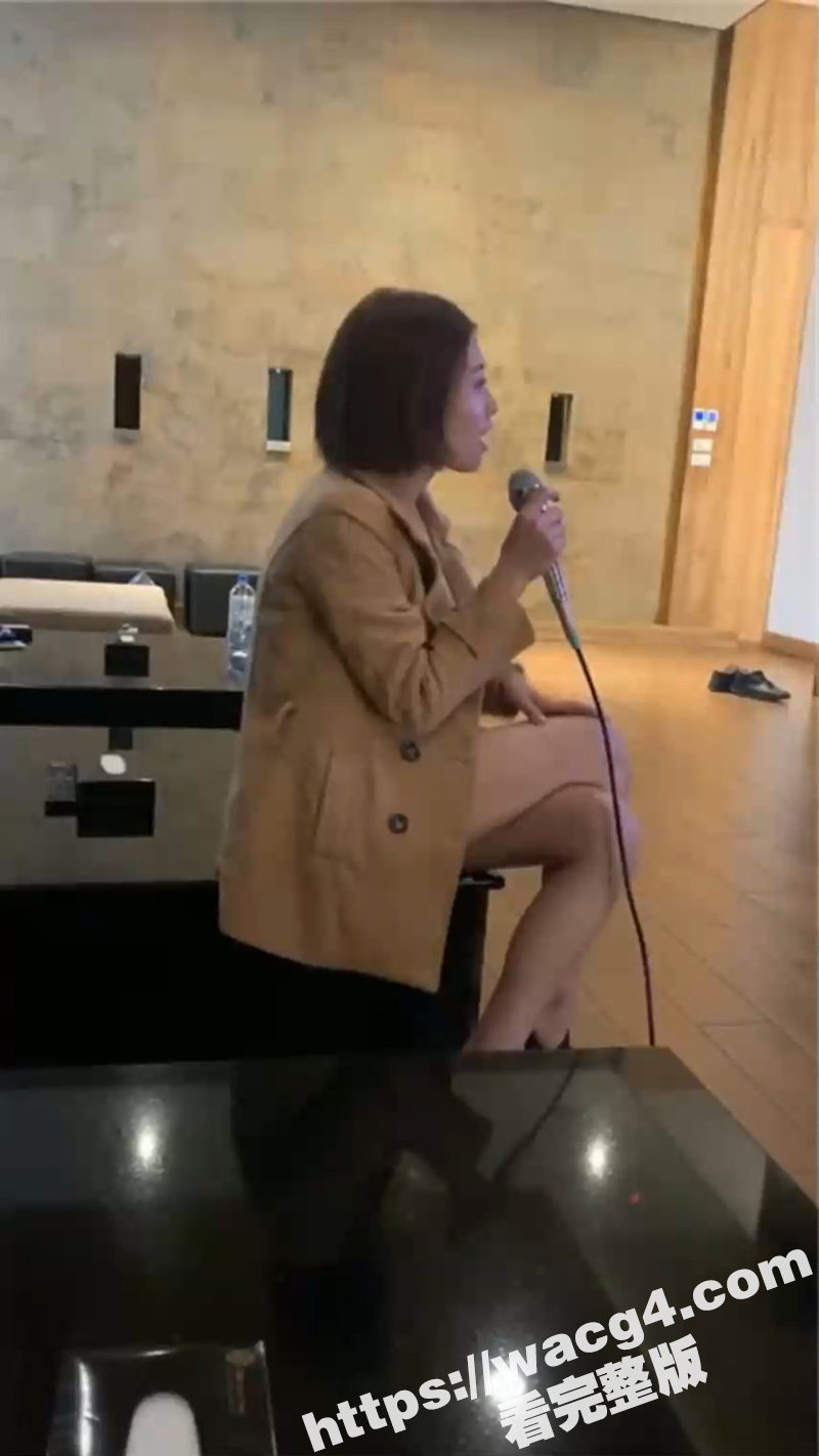 同学聚会重逢白月光 带到ktv喝酒灌醉 直接开房怒扣骚穴 水都给扣出来了 叫的太刺激了