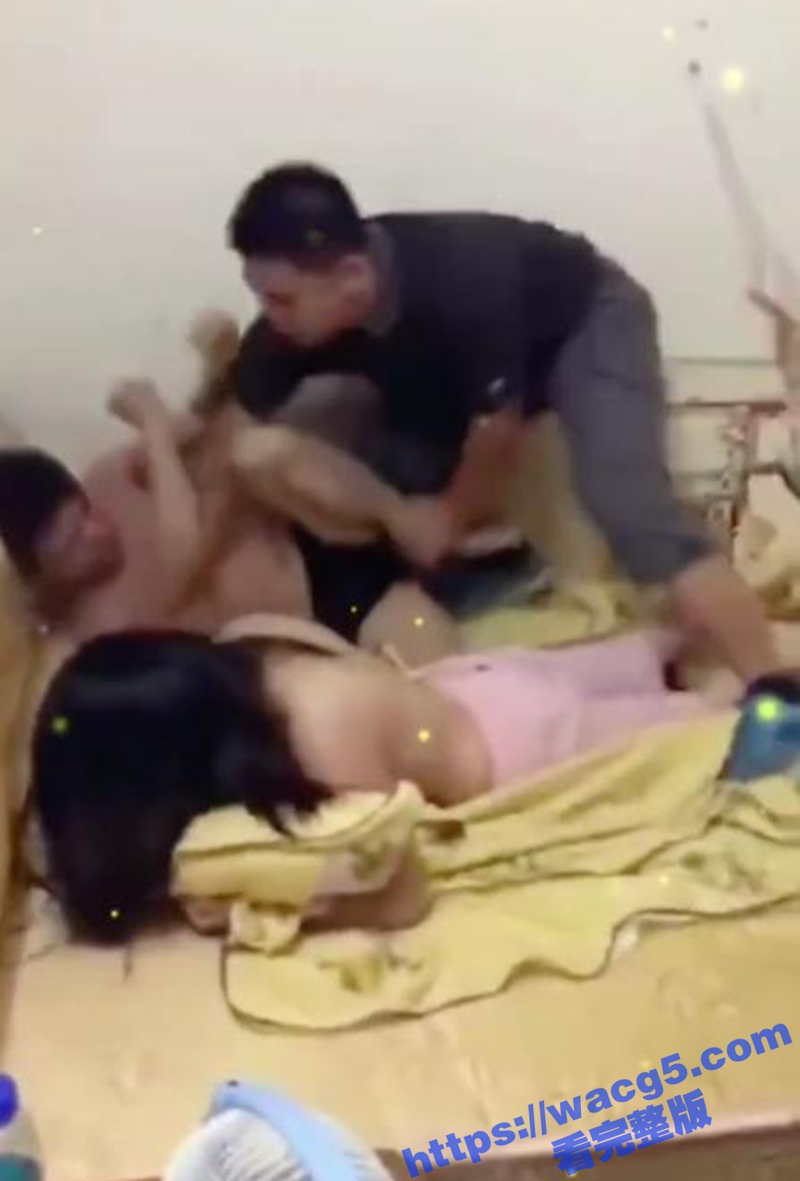 广东河源男子抓奸在床相关图片